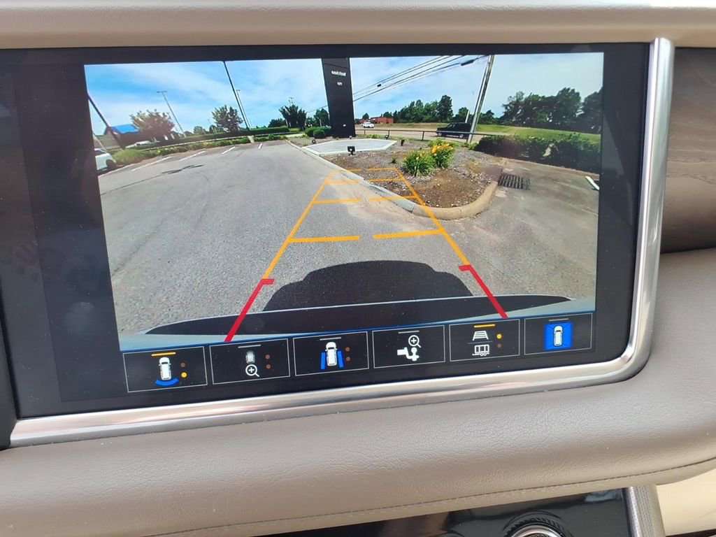 Used 2022 GMC Yukon XL Denali AWD/4WD image 30