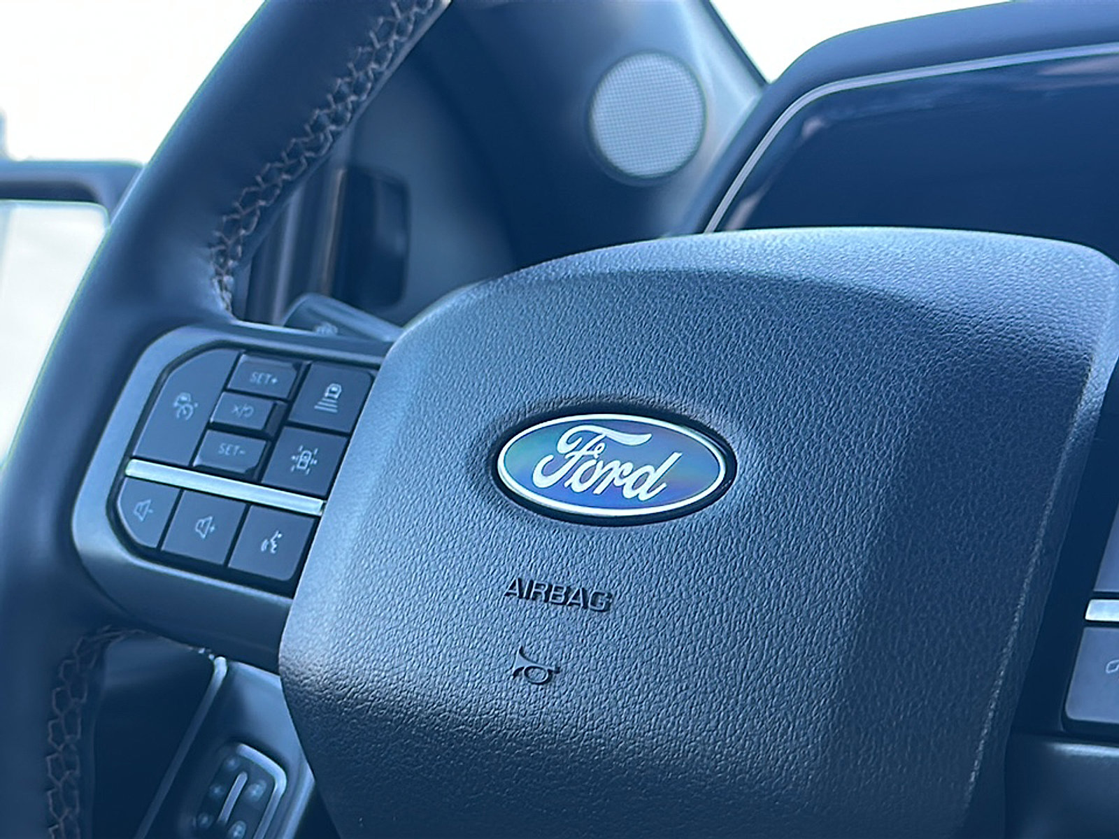 Used 2025 Ford F150 Lariat w/ Equipment Group 501A Mid image 29