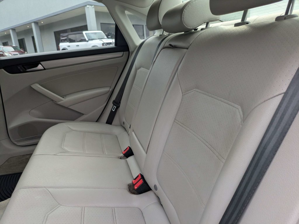 Used 2015 Volkswagen Passat 1.8T Limited Edition FWD image 13