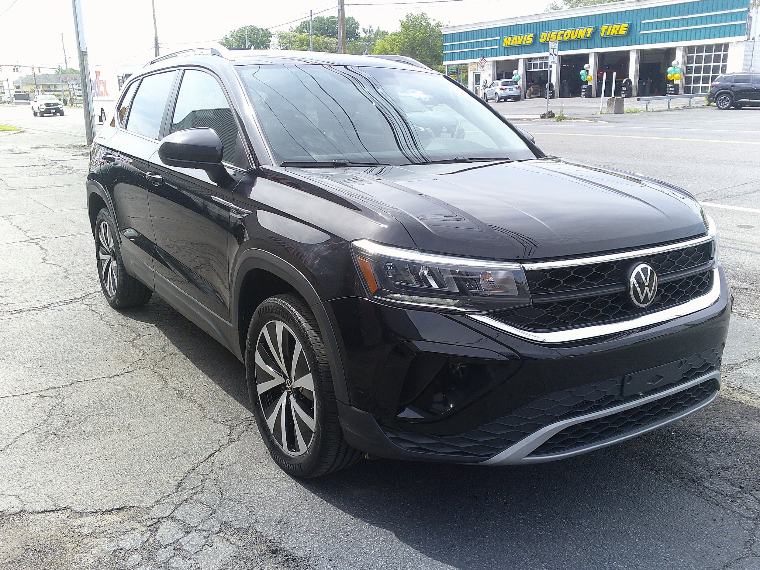 Used 2022 Volkswagen Taos SE w/ IQ.Drive SE Package AWD/4WD image 4