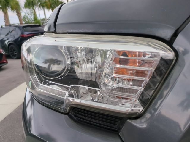 Used 2018 Toyota Tacoma TRD Off-Road AWD/4WD image 11
