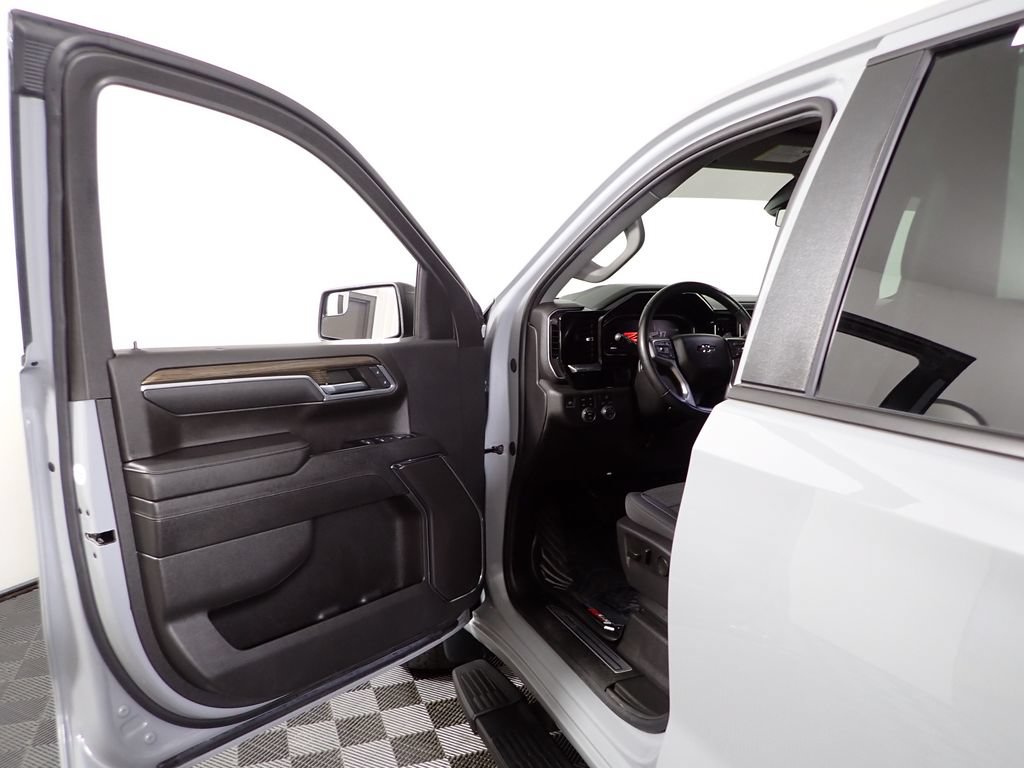 Used 2024 Chevrolet Silverado 1500 RST w/ Z71 Off-Road Package AWD/4WD image 17