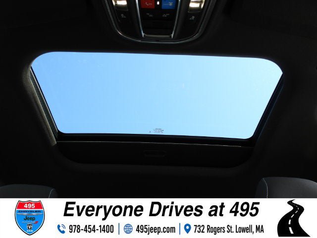 Used 2025 Jeep Grand Cherokee Laredo X AWD/4WD image 17