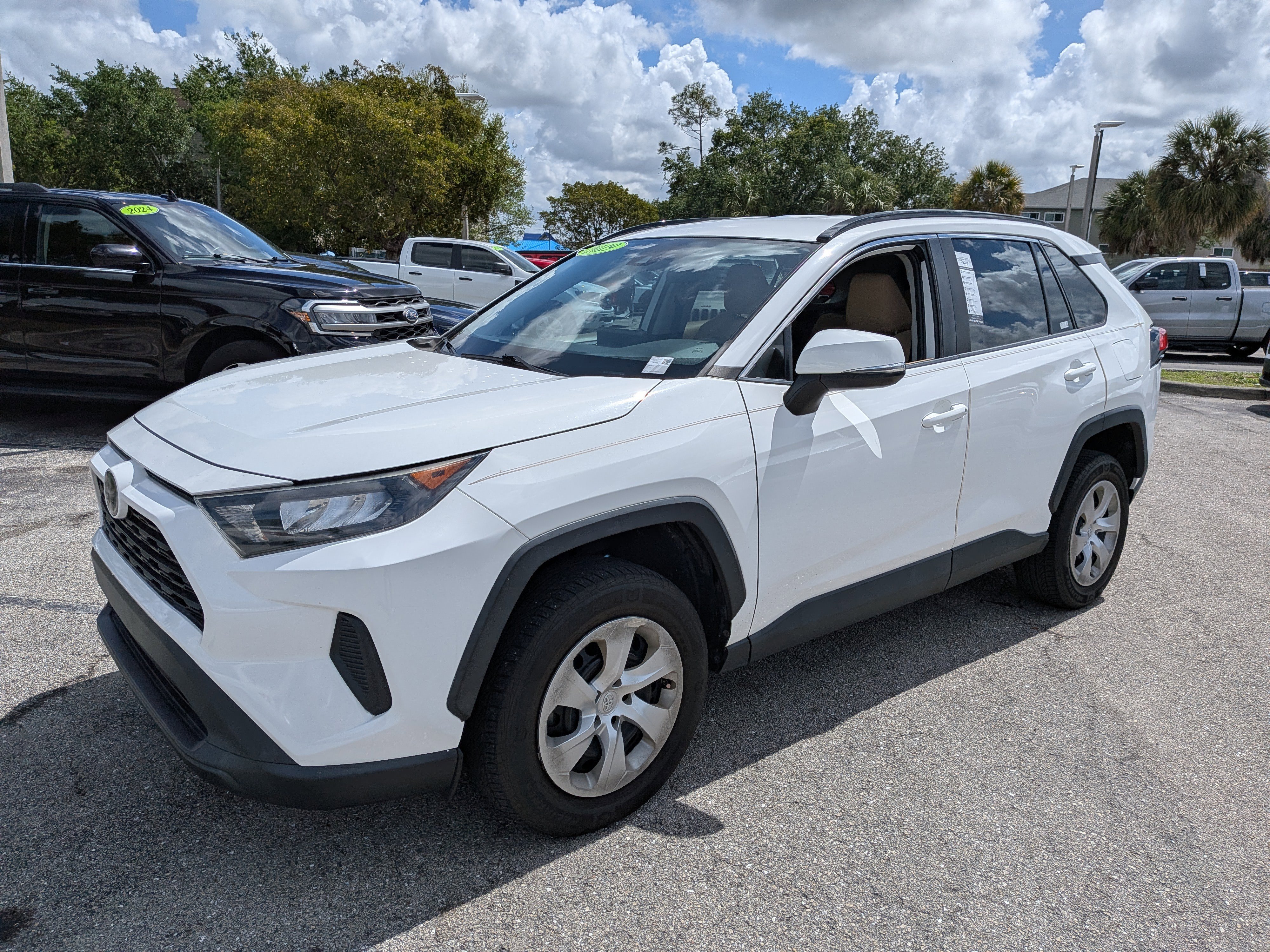 Used 2019 Toyota RAV4 LE image 8