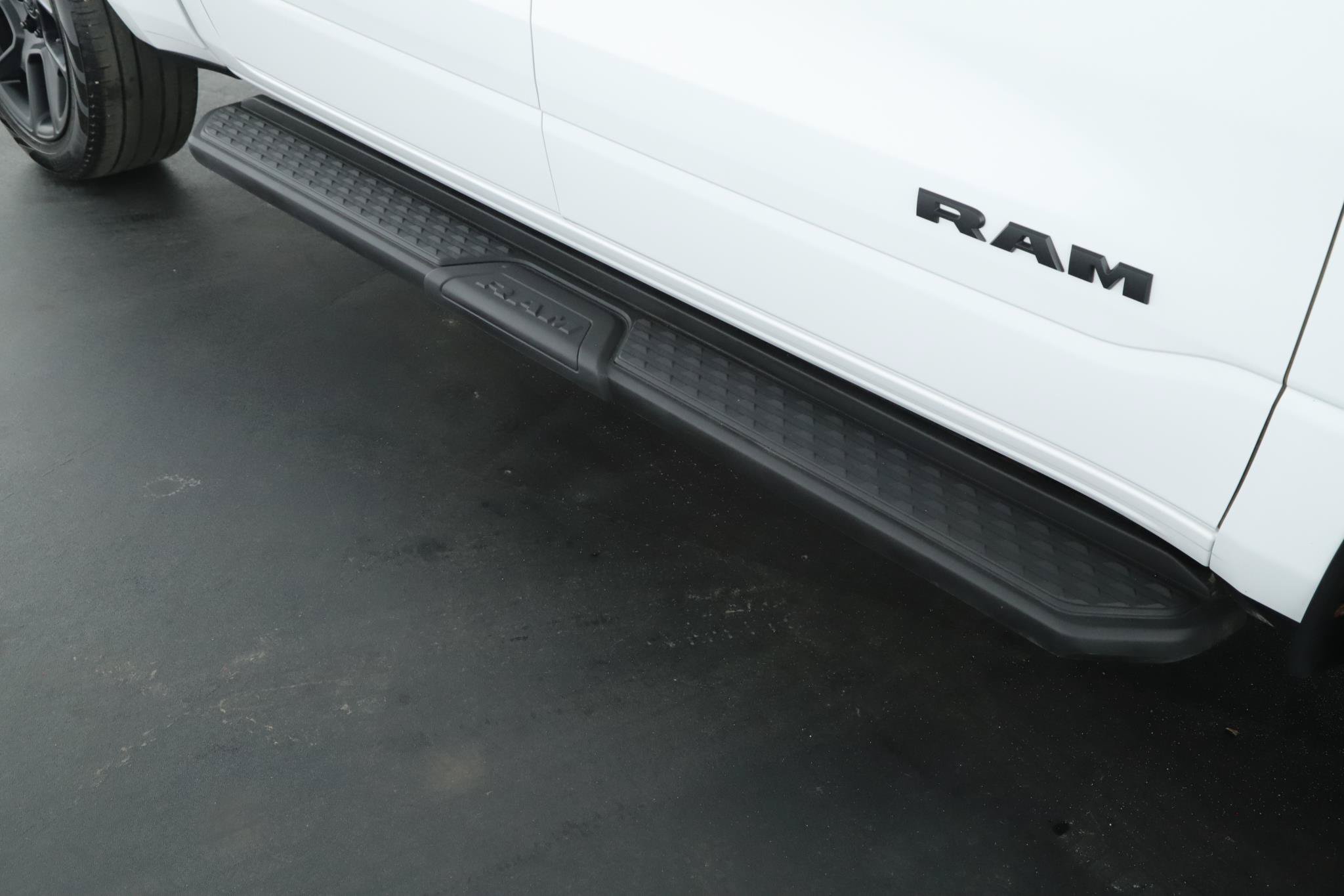 Used 2023 RAM 1500 Laramie AWD/4WD image 19