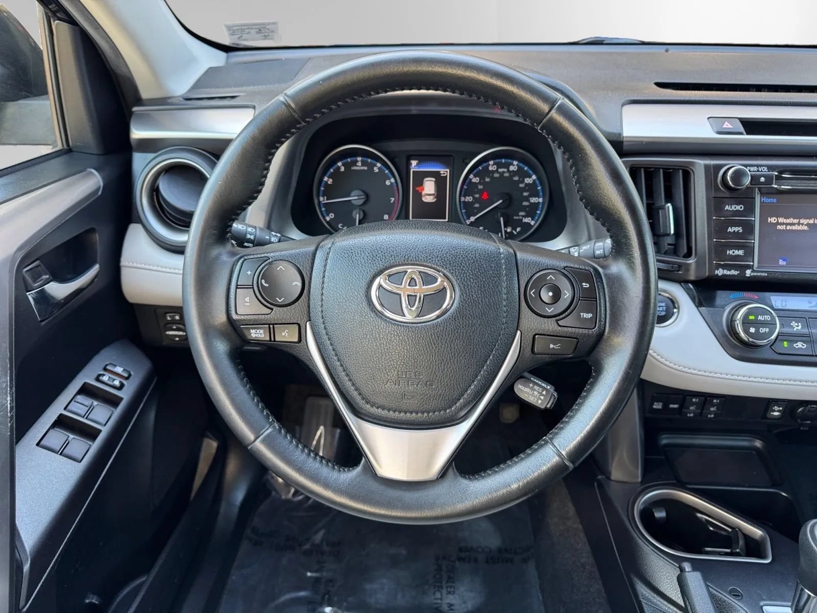 Used 2018 Toyota RAV4 XLE AWD/4WD image 17