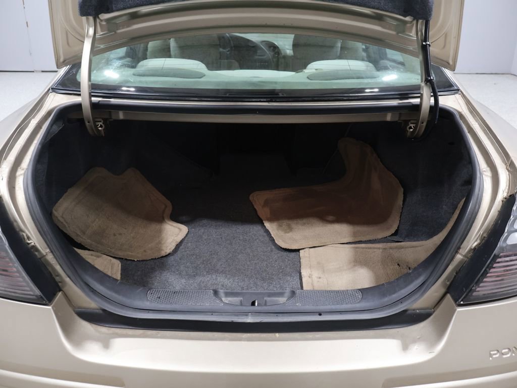 Used 2005 Pontiac Bonneville SE image 9