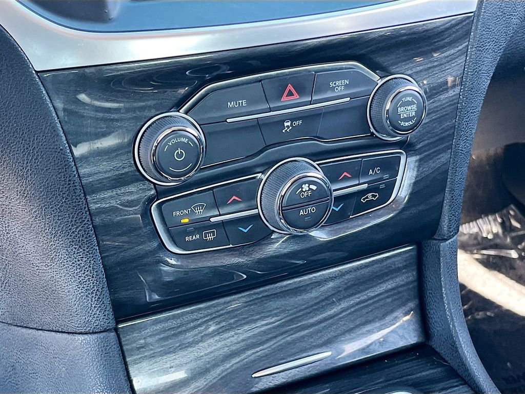 Certified 2020 Chrysler 300 Touring w/ Sport Appearance Package image 15