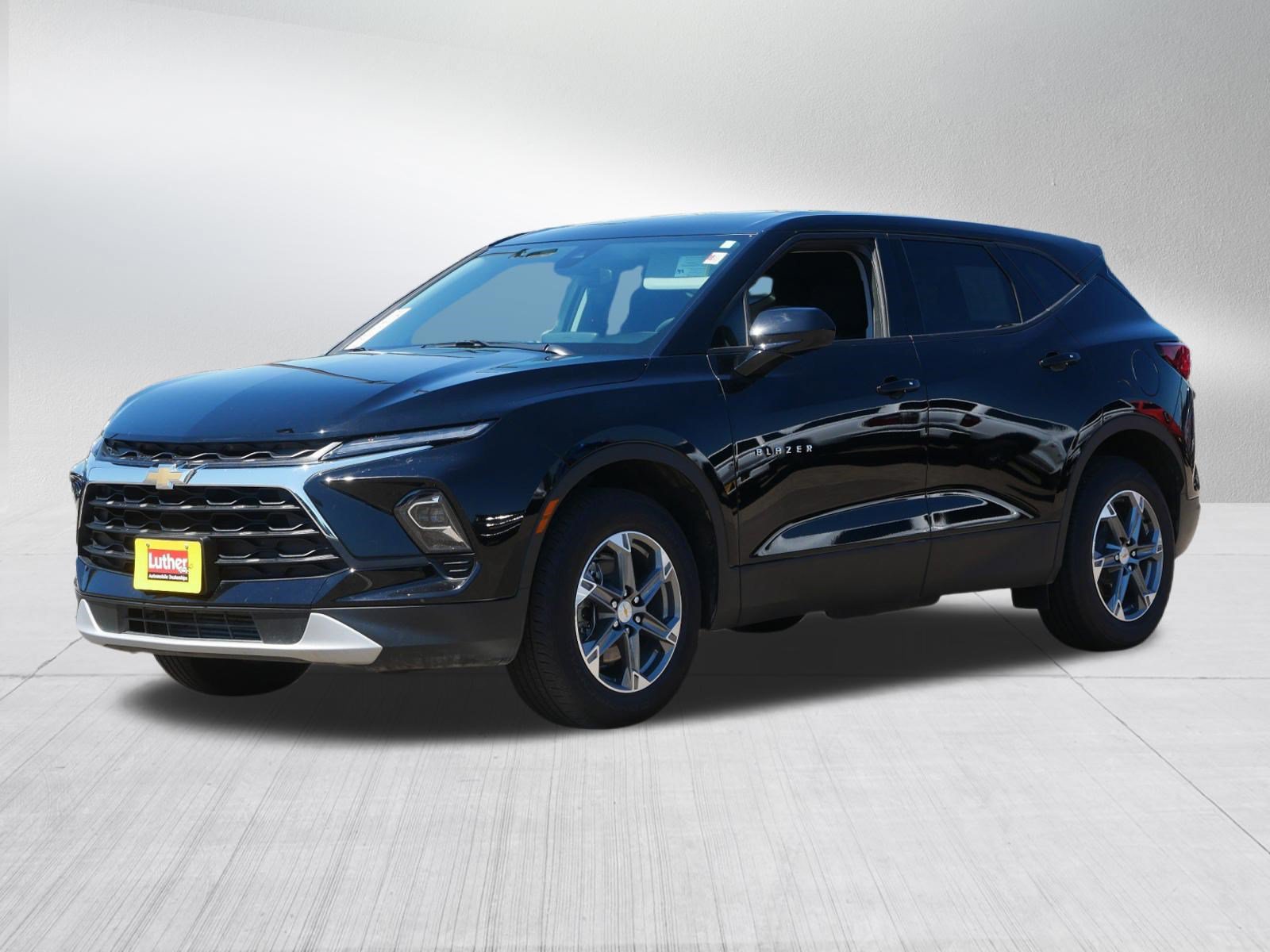 Used 2025 Chevrolet Blazer LT AWD/4WD image 3