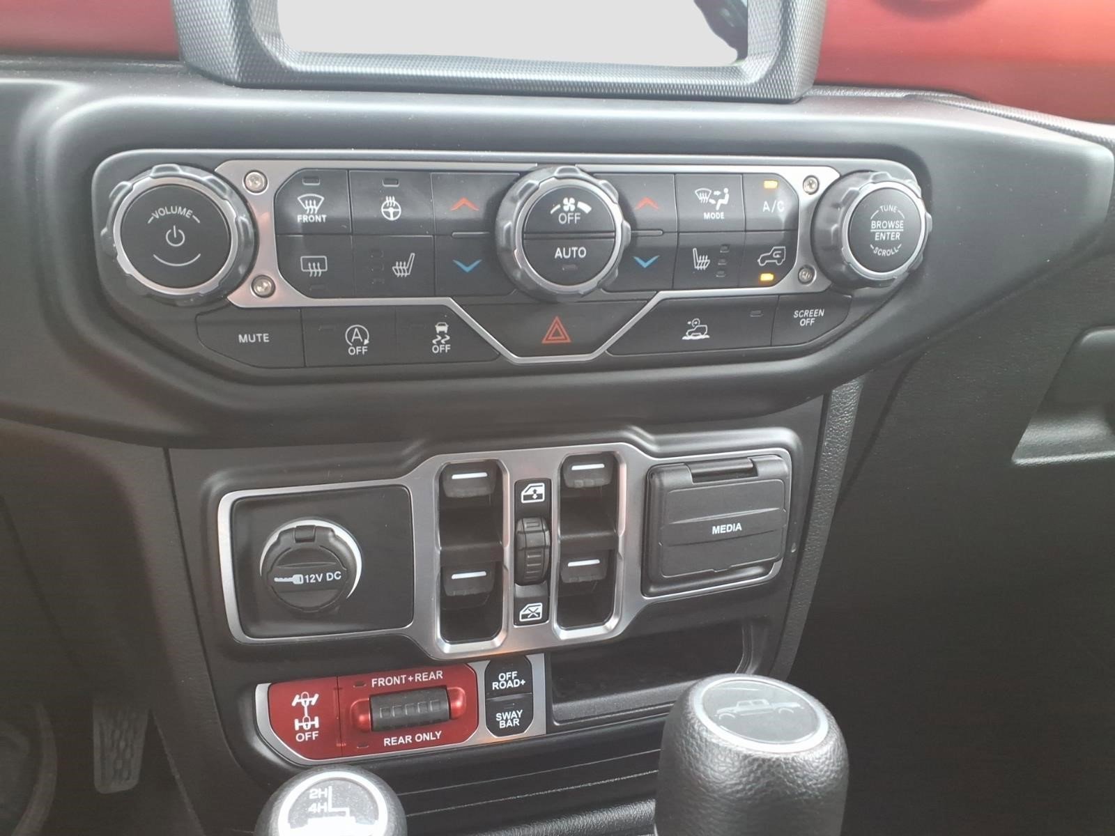 Used 2022 Jeep Gladiator Rubicon w/ Cold Weather Group image 19