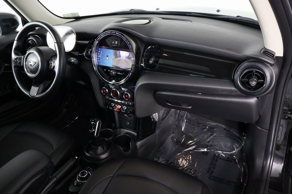 Used 2023 MINI Cooper 2-Door Hardtop image 8
