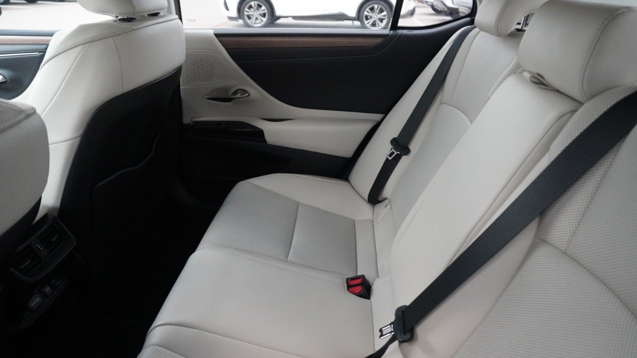 Used 2023 Lexus ES 350 w/ Premium Package FWD image 13
