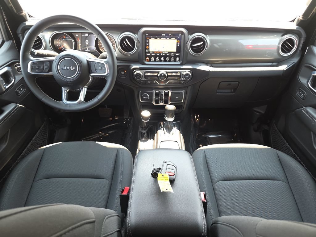 Used 2023 Jeep Gladiator Overland AWD/4WD image 13