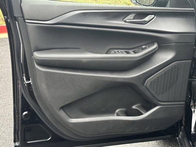 New 2025 Jeep Grand Cherokee Laredo image 11