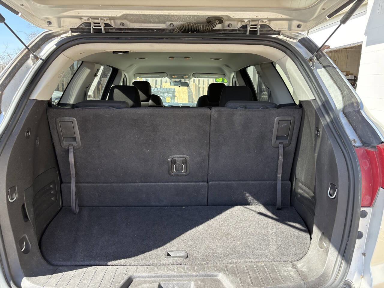 Used 2010 Chevrolet Traverse LT image 9