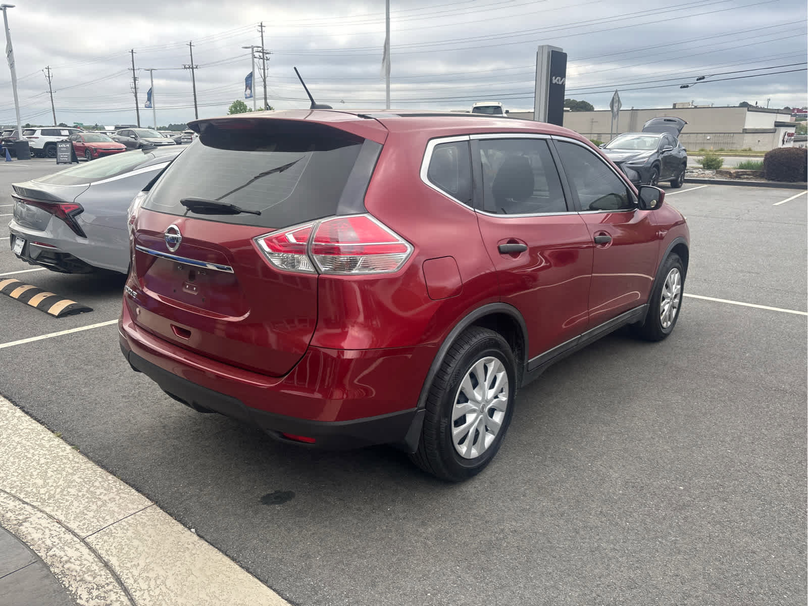 Used 2016 Nissan Rogue S image 5