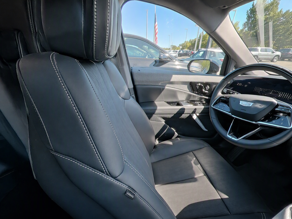 New 2025 Cadillac Optiq Sport 2 AWD/4WD image 9