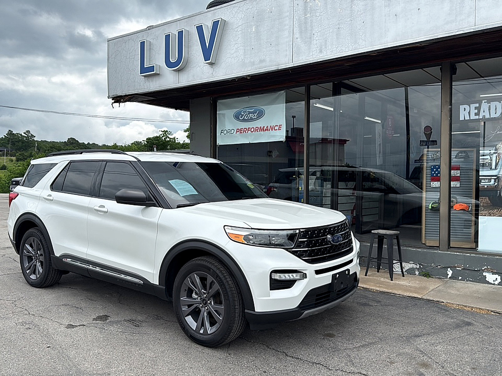 Used 2021 Ford Explorer XLT w/ Equipment Group 202A AWD/4WD image 1