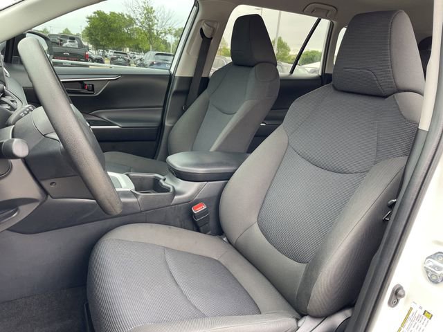 Used 2025 Toyota RAV4 LE AWD/4WD image 23