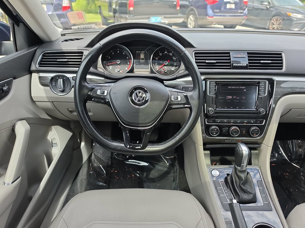 Used 2018 Volkswagen Passat 2.0T SE FWD image 27