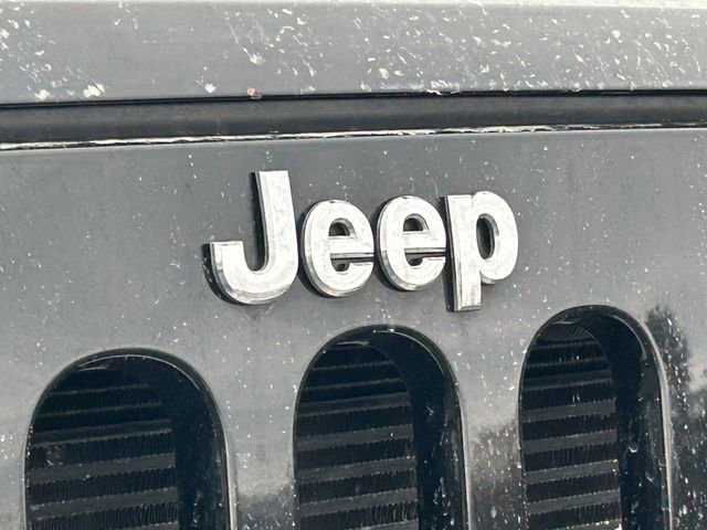 Used 2014 Jeep Wrangler Unlimited Sahara w/ Dual Top Group AWD/4WD image 10