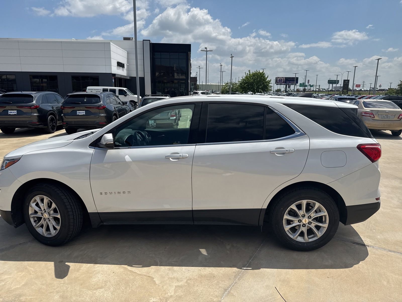 Used 2019 Chevrolet Equinox LT FWD image 16