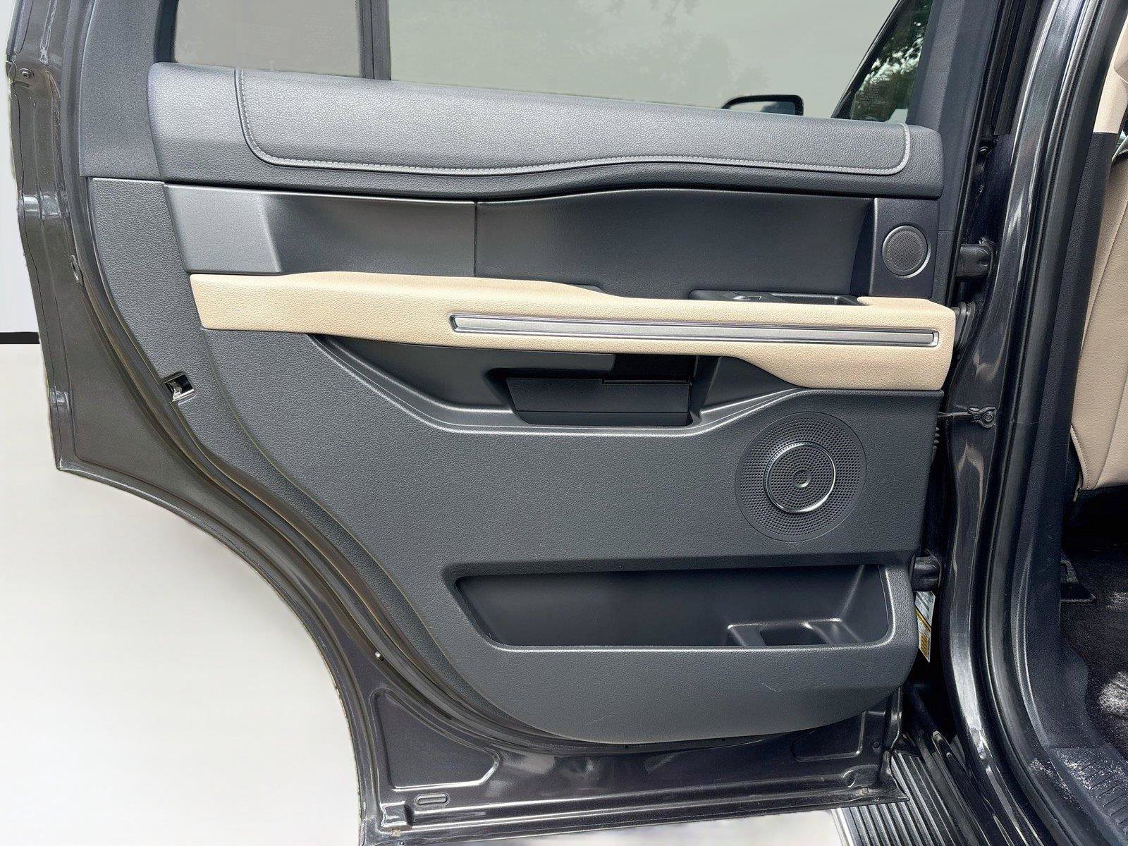 Used 2023 Ford Expedition Limited RWD image 13