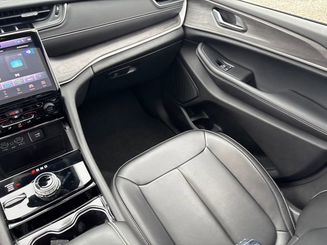 Used 2023 Jeep Grand Cherokee Limited image 24