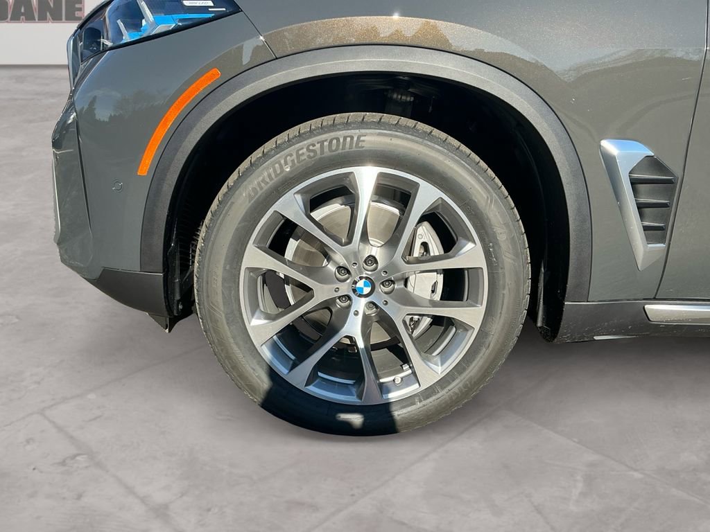 New 2026 BMW X5 xDrive40i w/ Climate Comfort Package image 14
