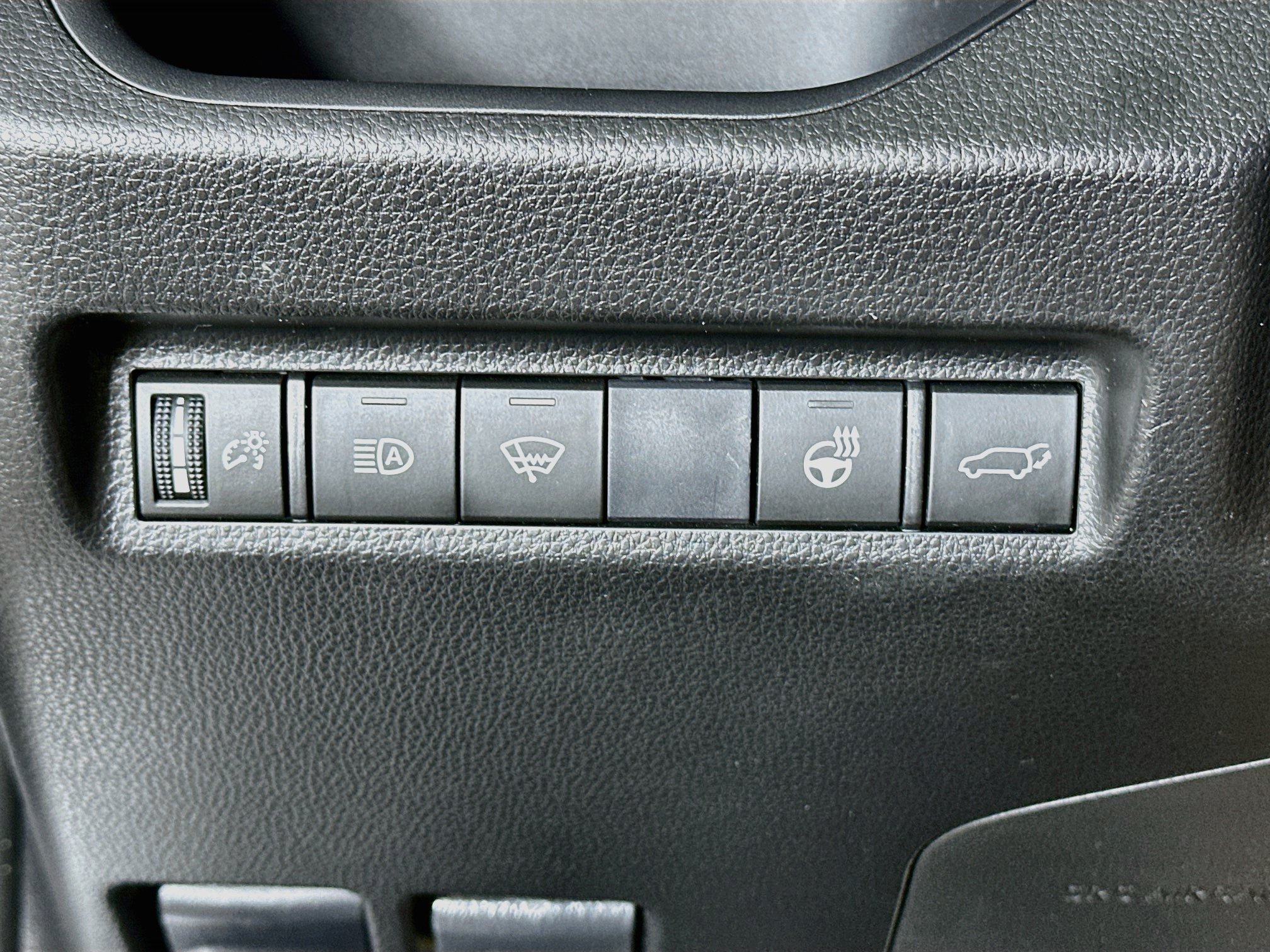 Used 2020 Toyota RAV4 XLE Premium AWD/4WD image 17