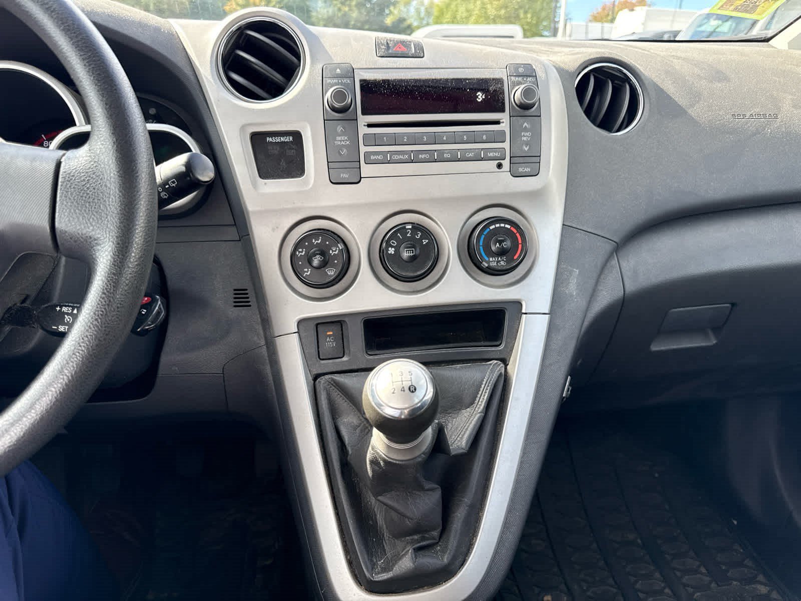 Used 2009 Pontiac Vibe w/ Preferred Package FWD image 7