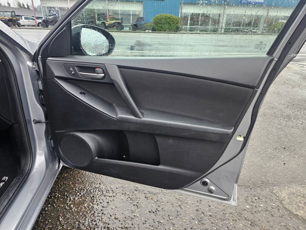 Used 2013 MAZDA MAZDA3 i SV w/ Convenience Pkg image 10