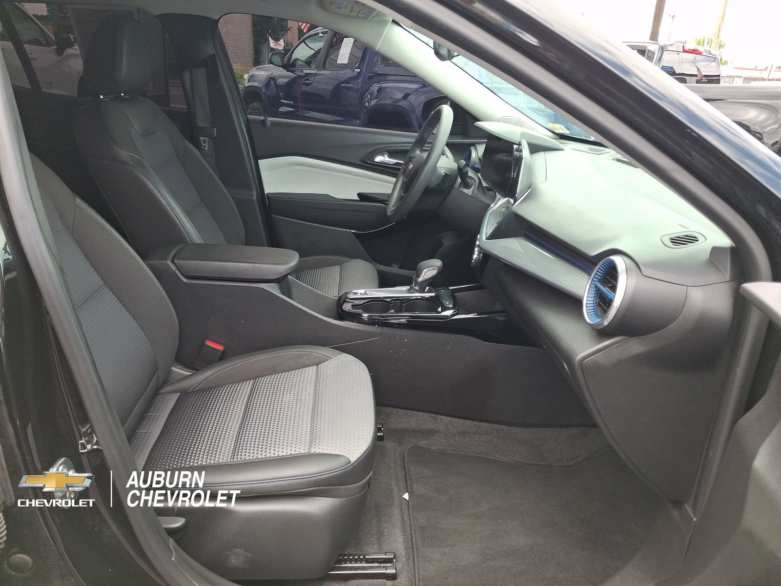 Used 2024 Chevrolet Trax LT FWD image 23
