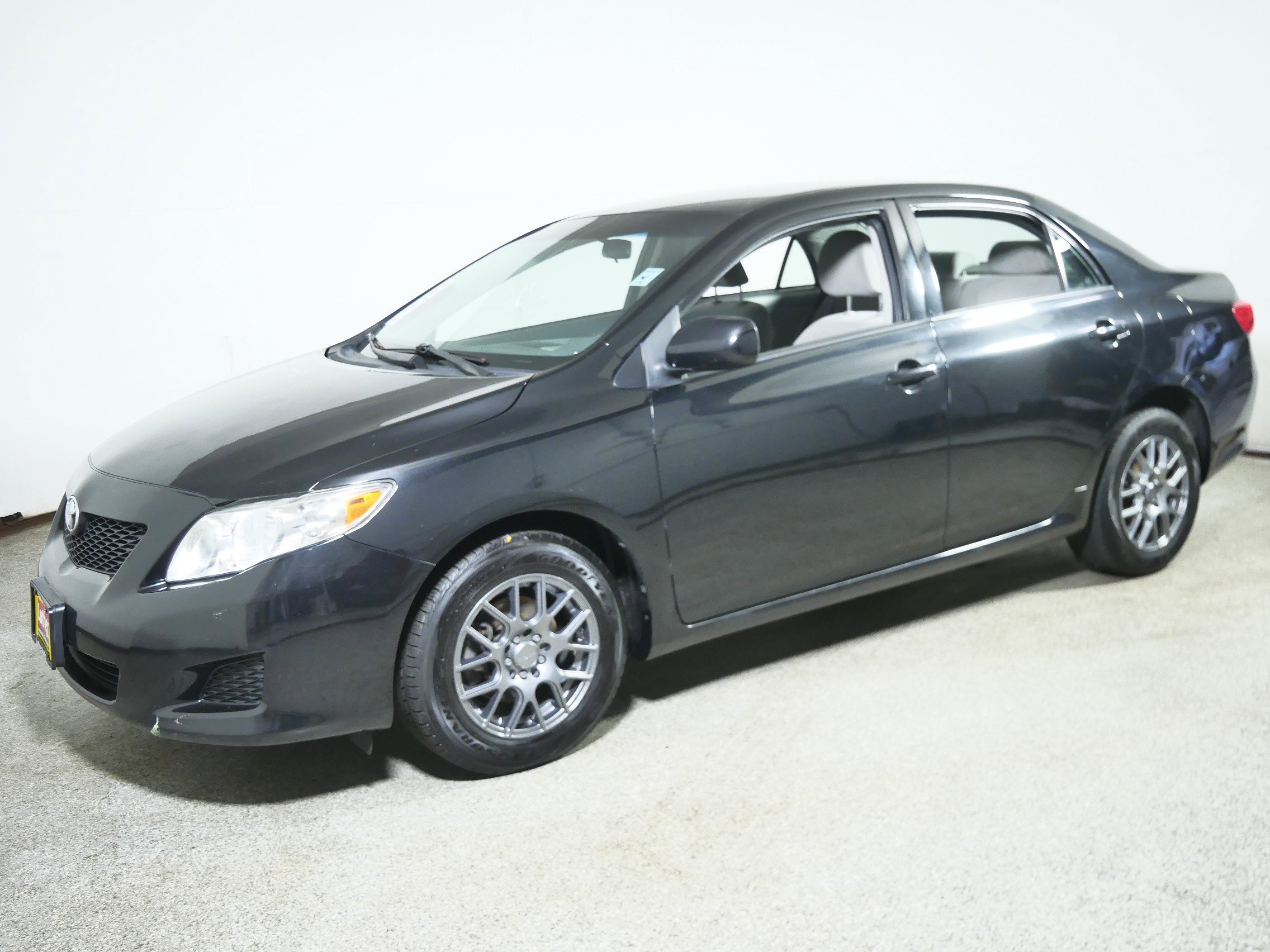 Used 2010 Toyota Corolla LE image 3