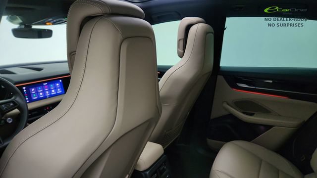 Used 2025 Porsche Macan Electric RWD image 31