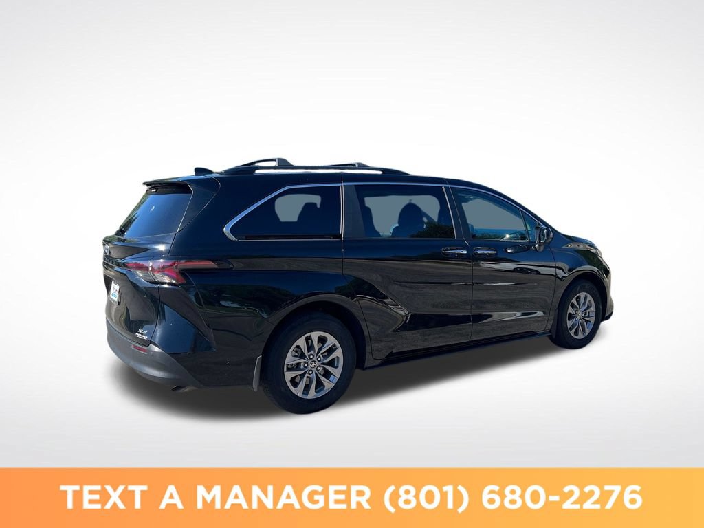 Used 2025 Toyota Sienna XLE w/ XLE Plus Package FWD image 5