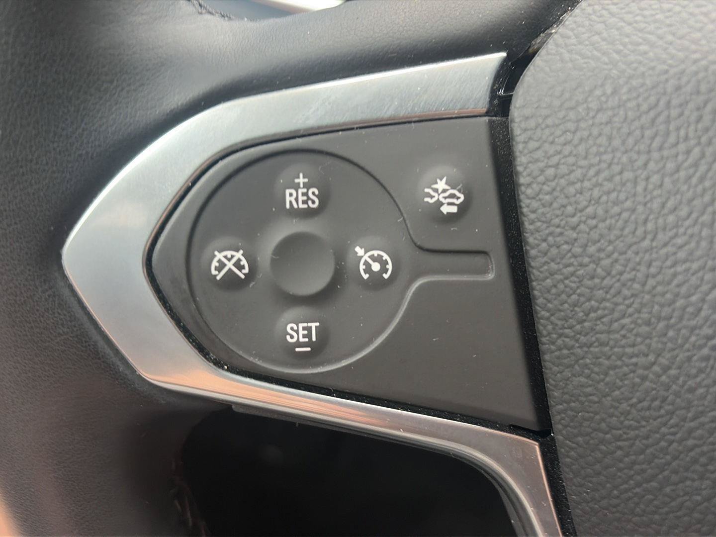 Used 2023 Chevrolet Traverse LT AWD/4WD image 12