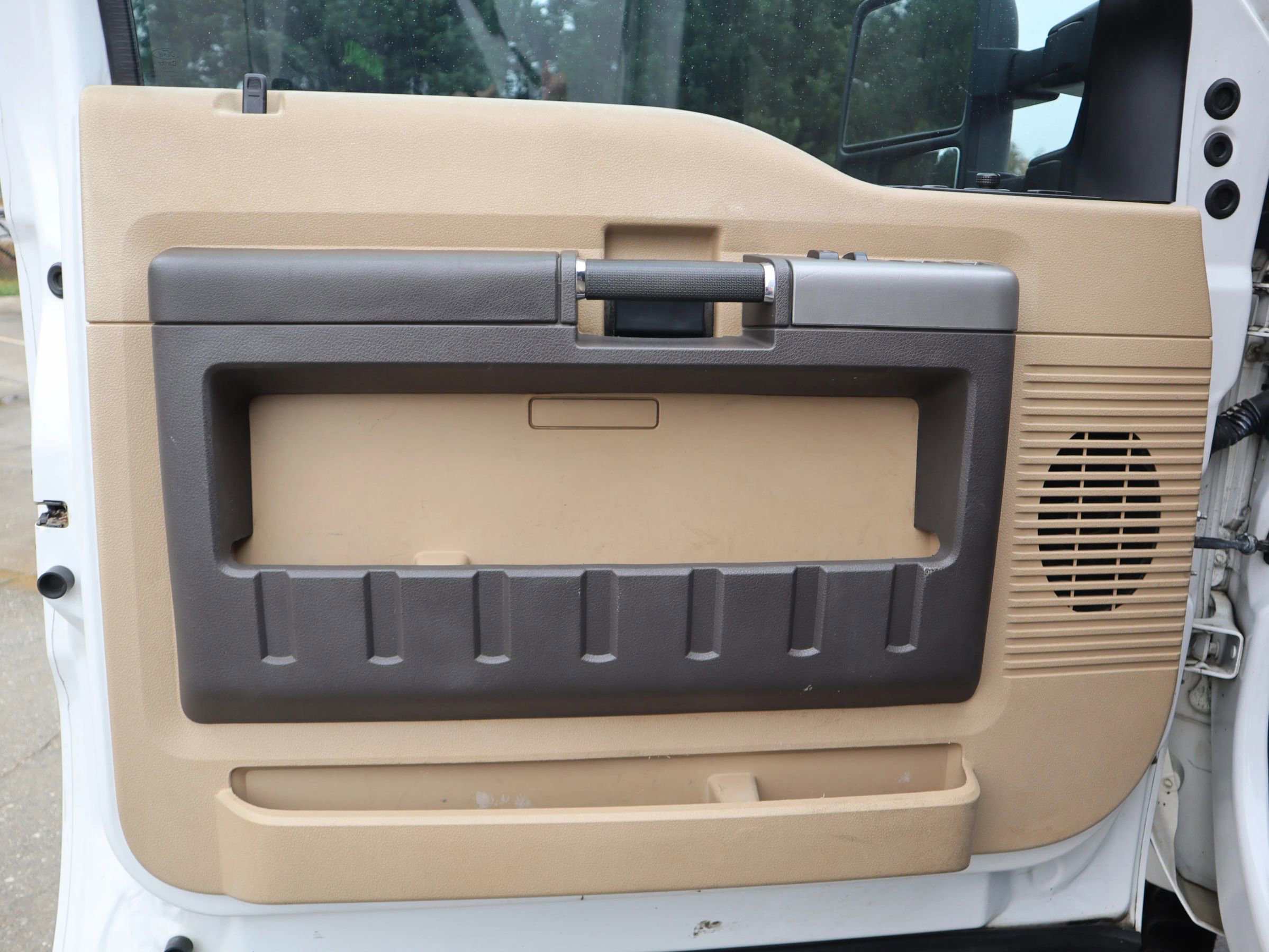 Used 2014 Ford F250 Lariat w/ Lariat Interior Package image 26