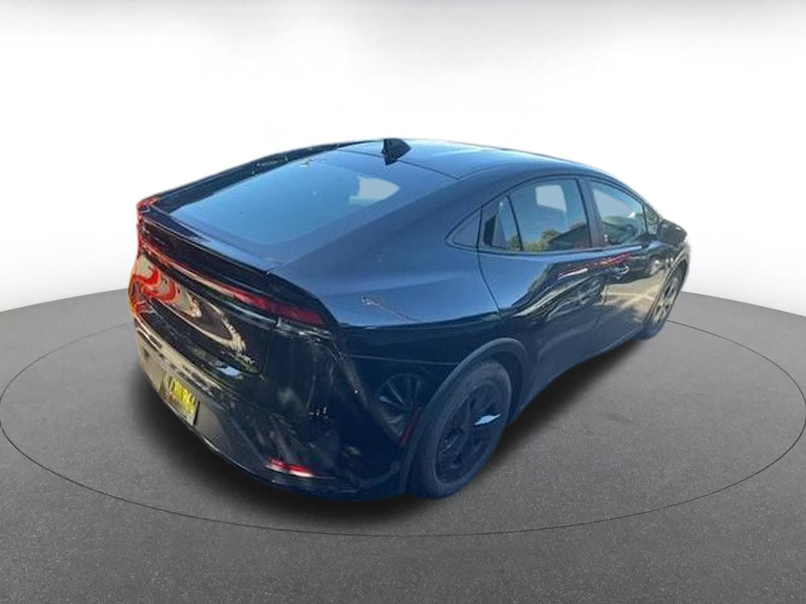 Used 2025 Toyota Prius LE FWD image 3