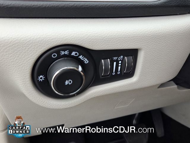 Used 2023 Chrysler Pacifica Touring-L FWD image 30