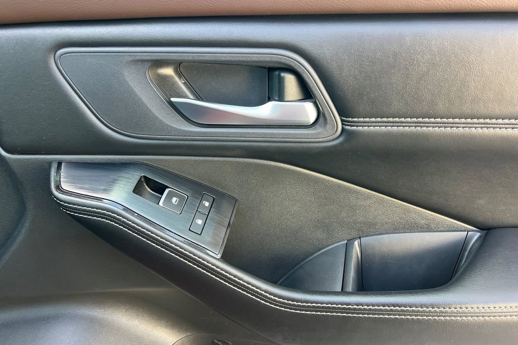 Used 2023 Nissan Rogue SL w/ SL Premium Package image 22