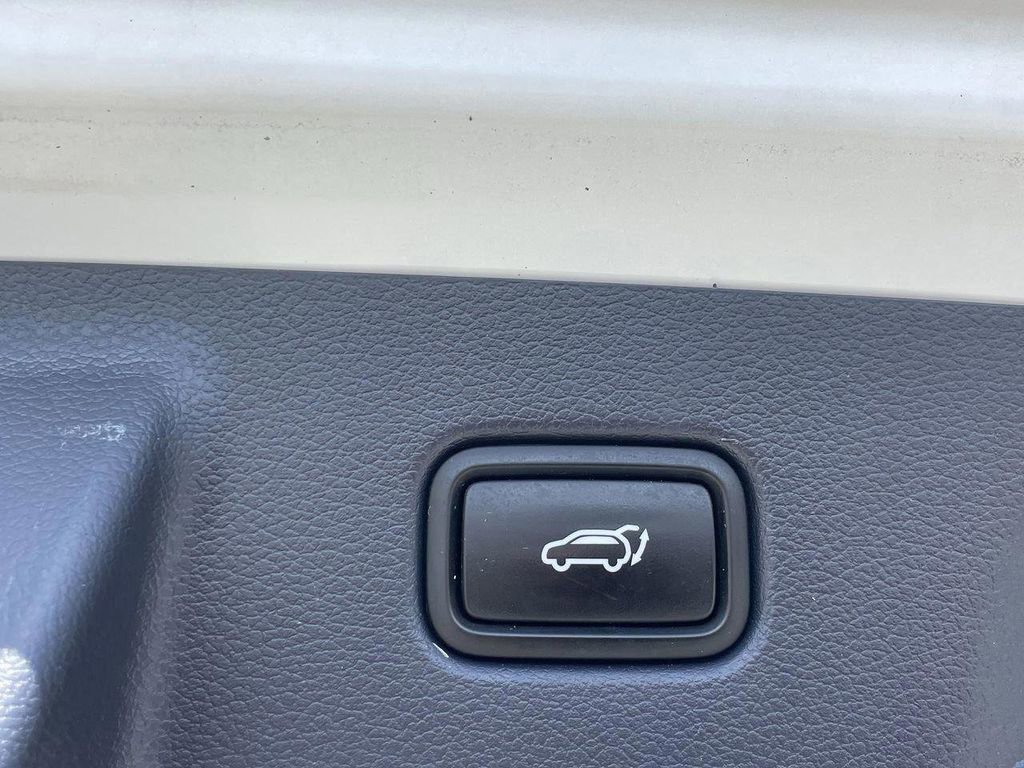 Used 2022 Hyundai Palisade Limited FWD image 12