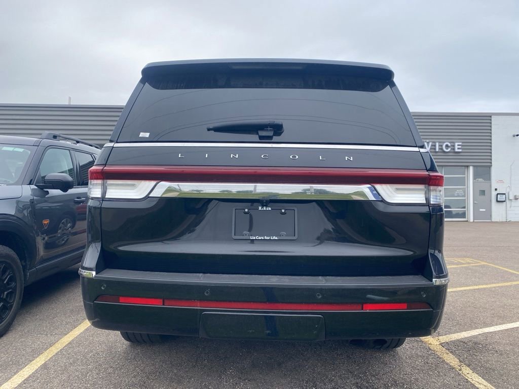 Used 2024 Lincoln Navigator Premiere AWD/4WD image 8
