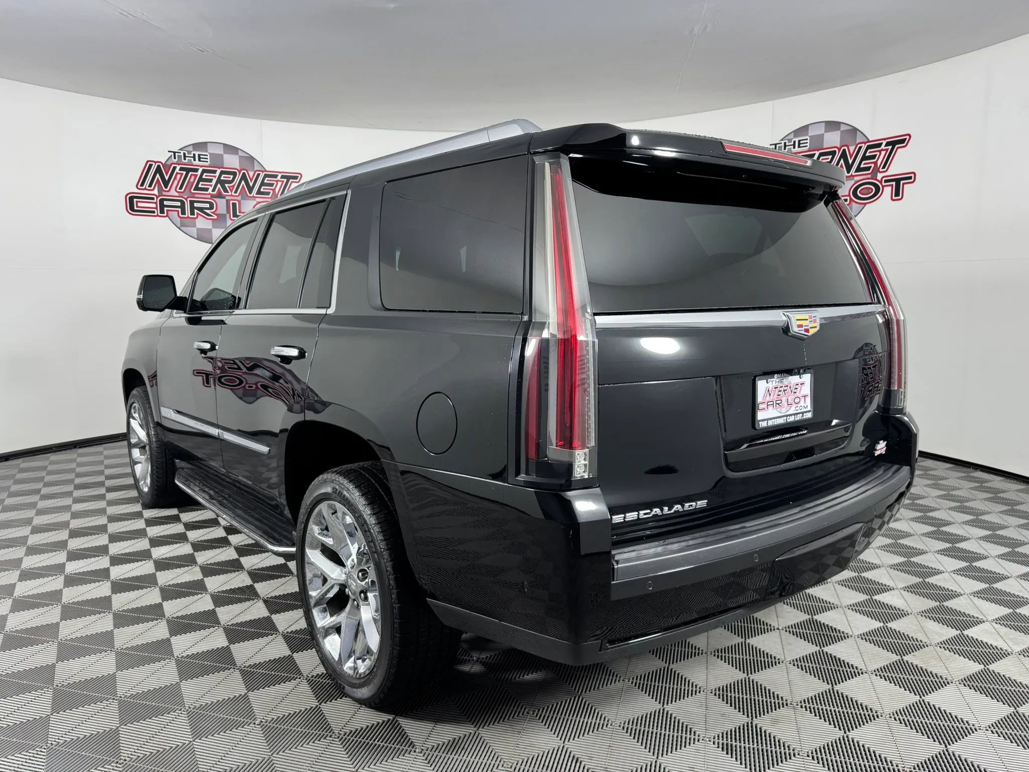 Used 2018 Cadillac Escalade Premium Luxury image 5