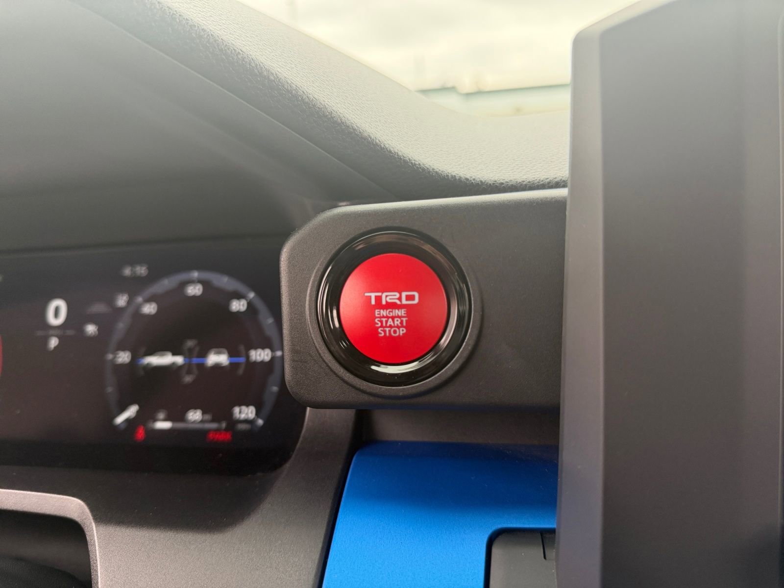 Certified 2025 Toyota Tacoma TRD Off-Road AWD/4WD image 18