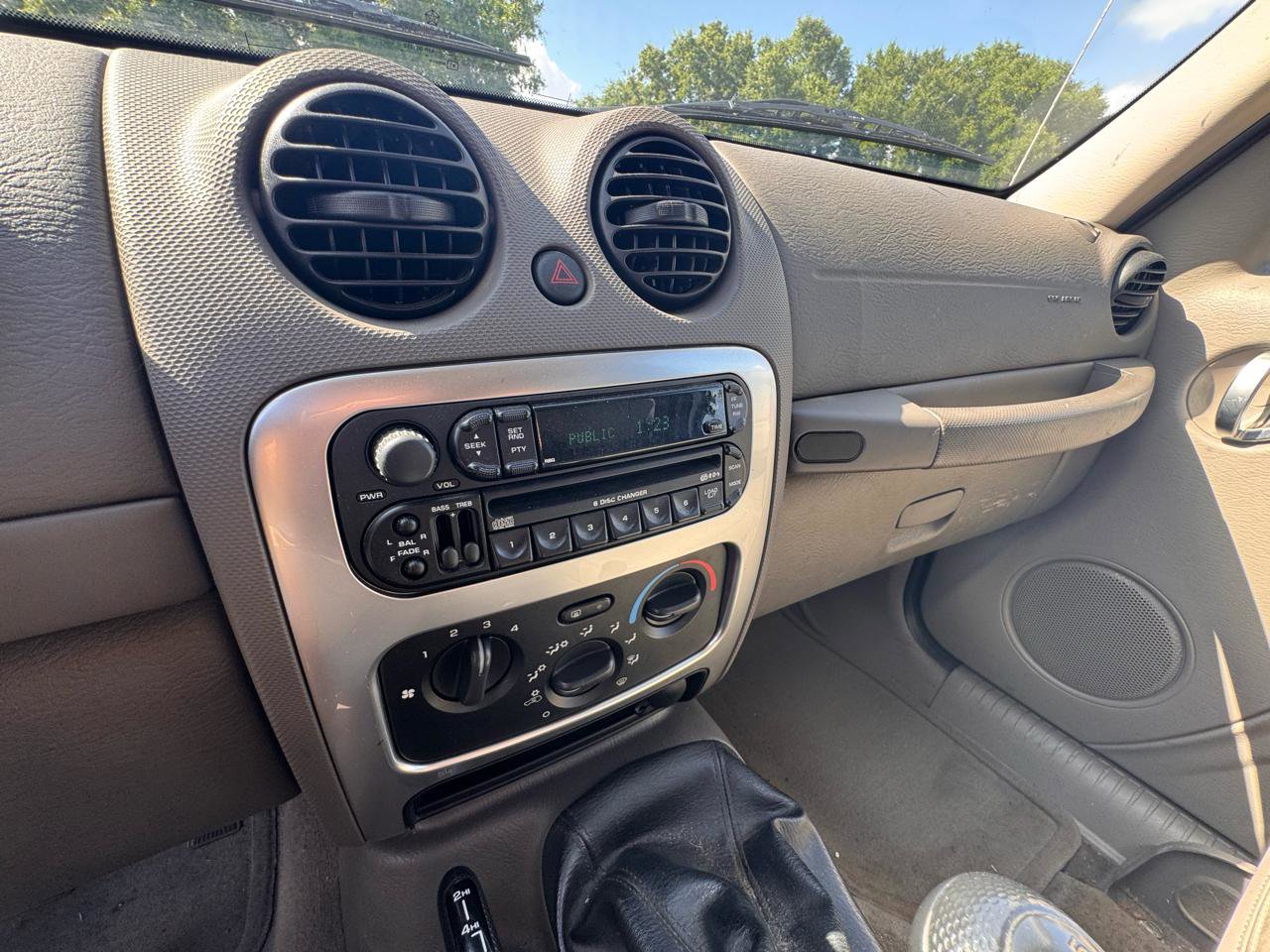 Used 2004 Jeep Liberty Renegade w/ Security Group AWD/4WD image 21