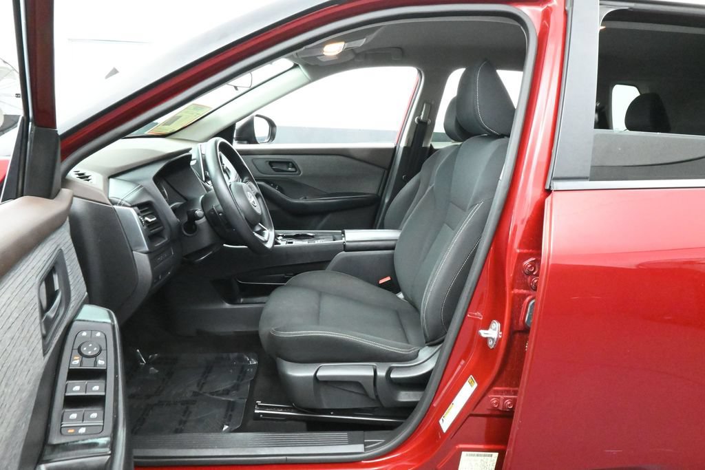 Used 2023 Nissan Rogue S FWD image 11