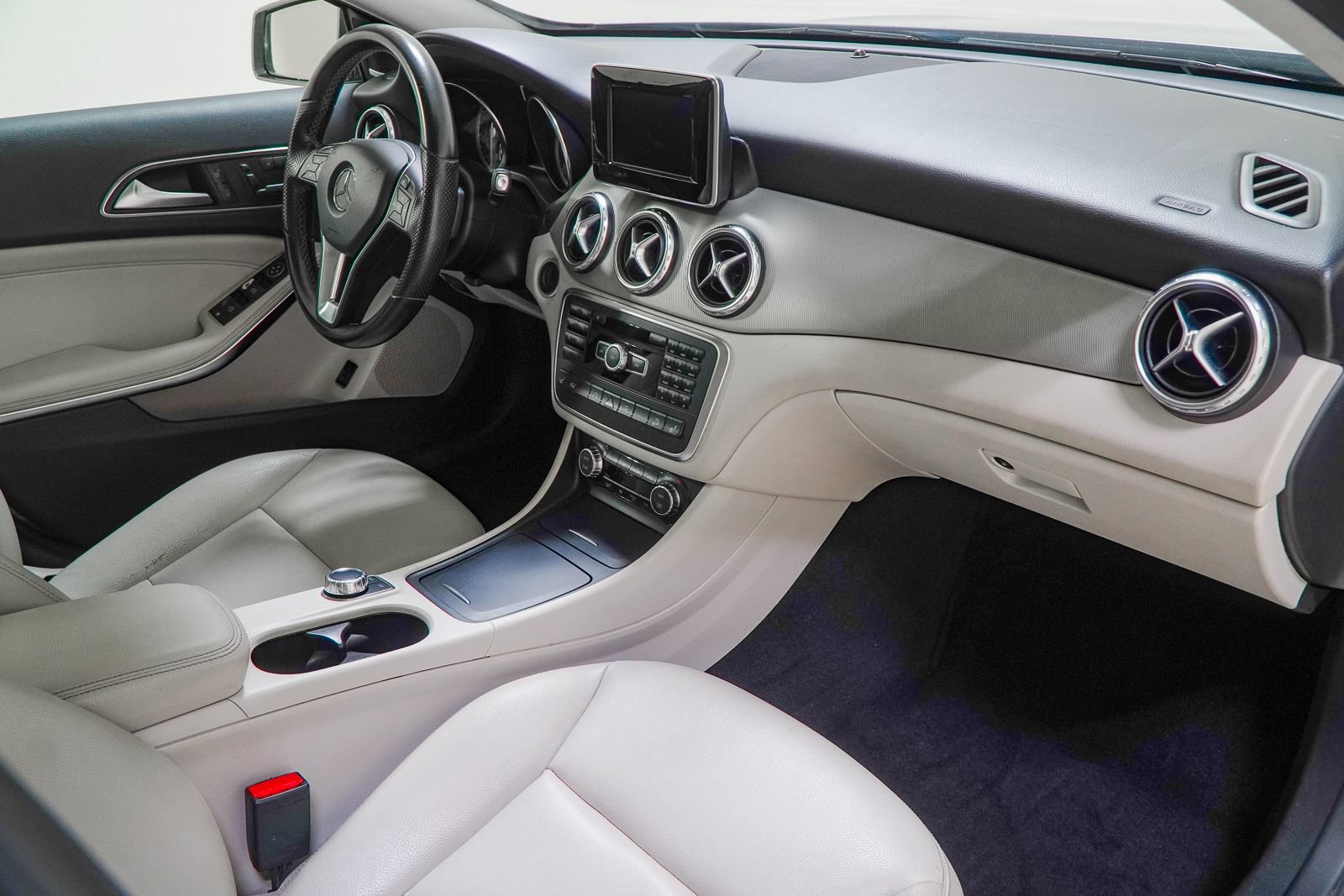 Used 2015 Mercedes-Benz GLA 250 4MATIC image 35