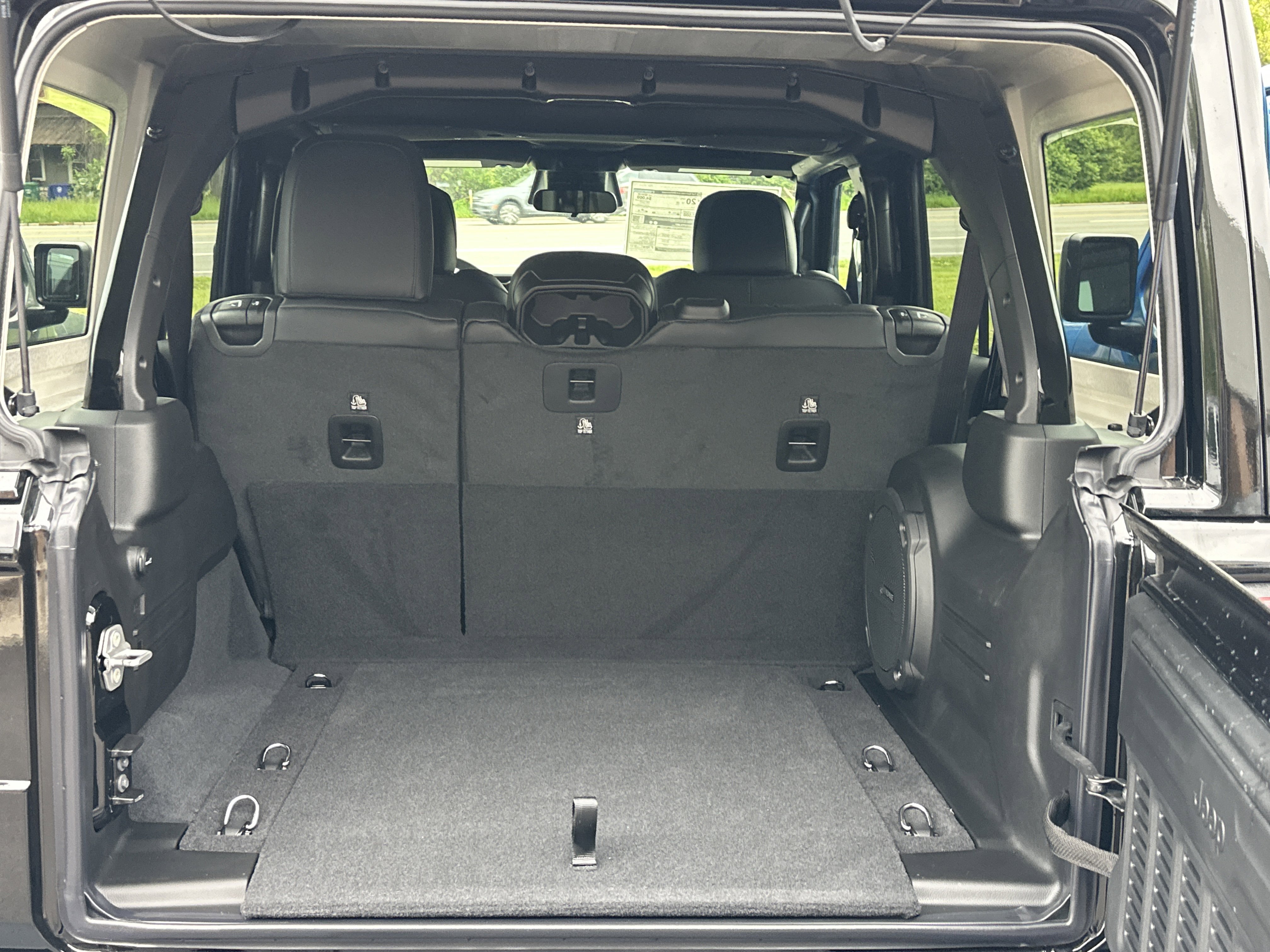 New 2026 Jeep Wrangler Unlimited Sahara AWD/4WD image 15