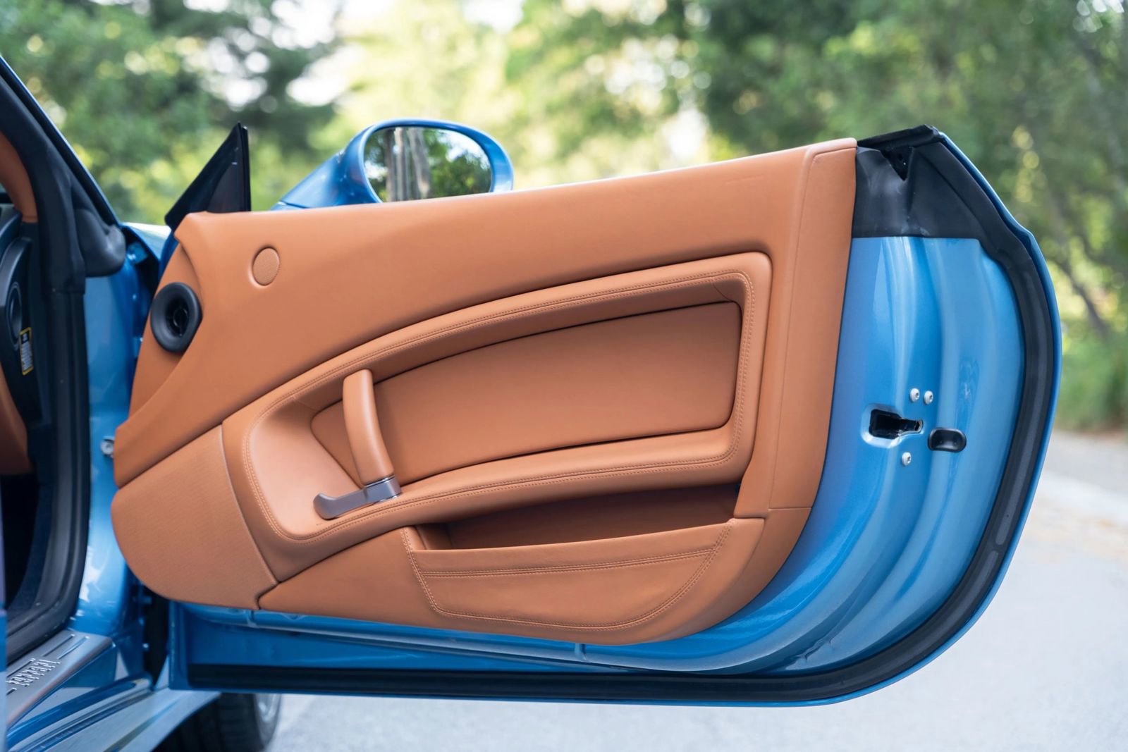 Used 2010 Ferrari California RWD image 43